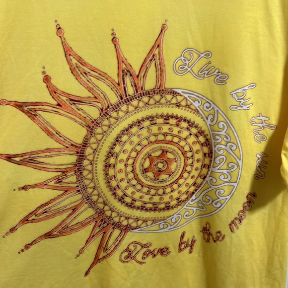 Cute Bright Yellow “Live By The Sun Love‎ By The Moon” Short Sleeved T Shirt 2XL - Picture 6 of 6